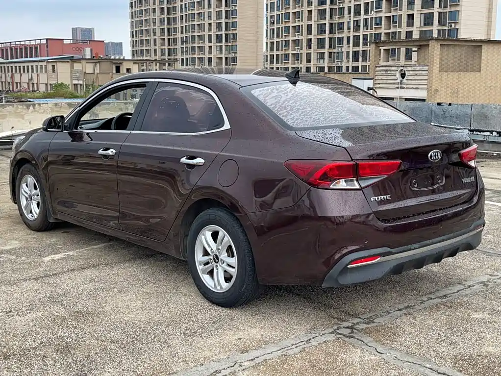 Kia Forte 2018 — фото 15