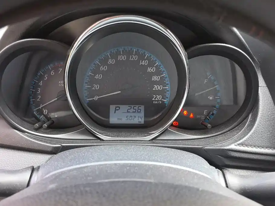 Toyota Yaris L 2018 — фото 14
