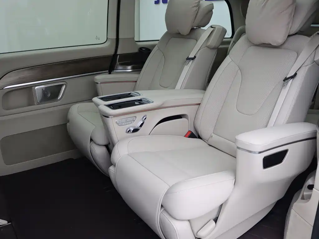 Mercedes-Benz V-Class 2024 — фото 16