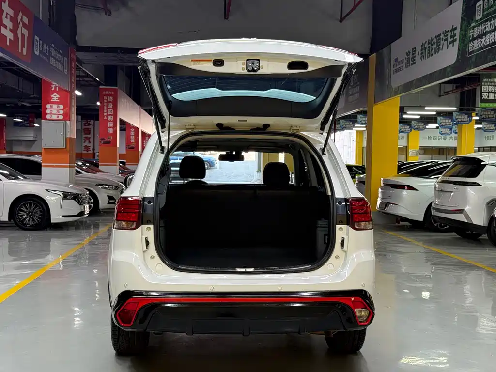 Mitsubishi Outlander 2020 — фото 21