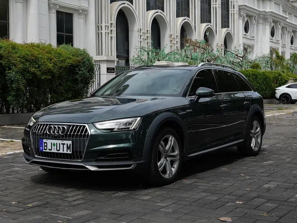 Audi A4 2019 — фото 1