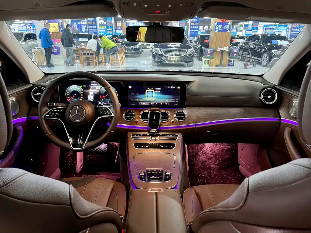 Mercedes-Benz E-Class 2023 — фото 12
