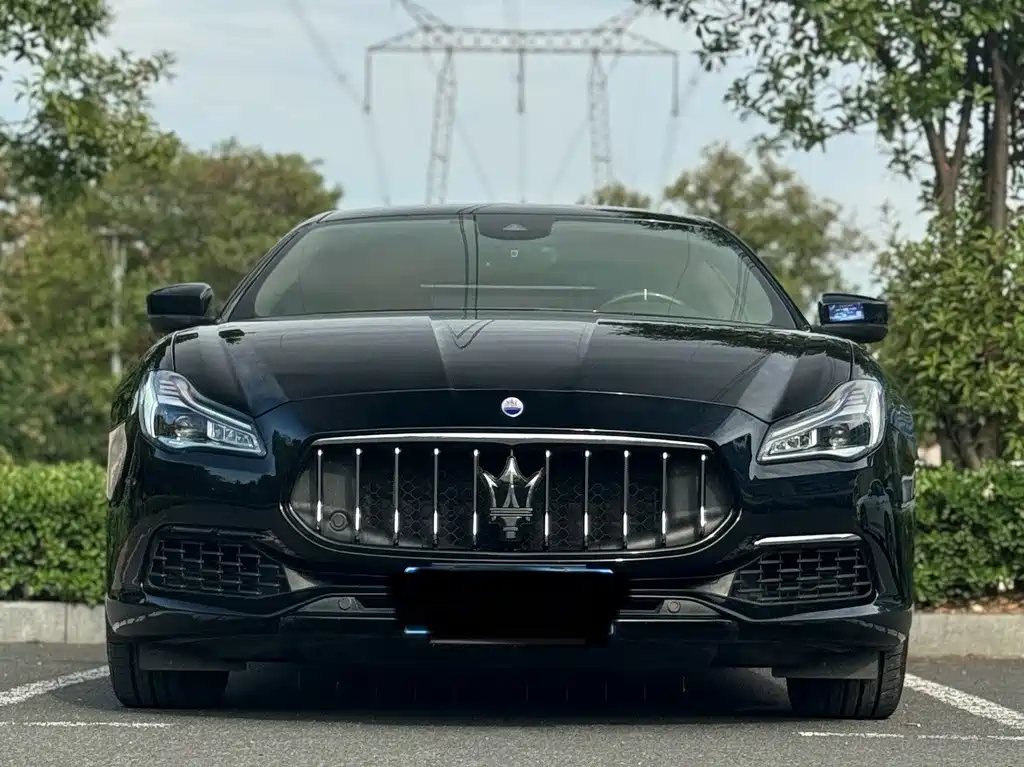 Maserati Quattroporte 2017 — фото 11