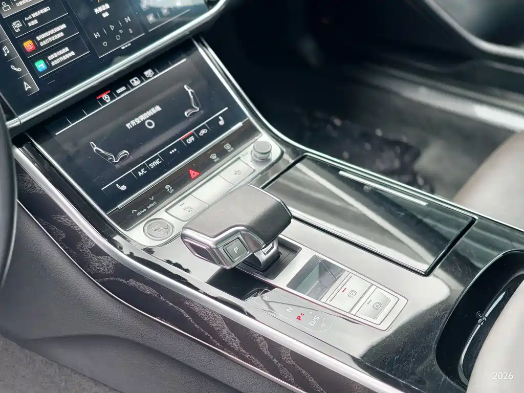 Audi A8 2021 — фото 14