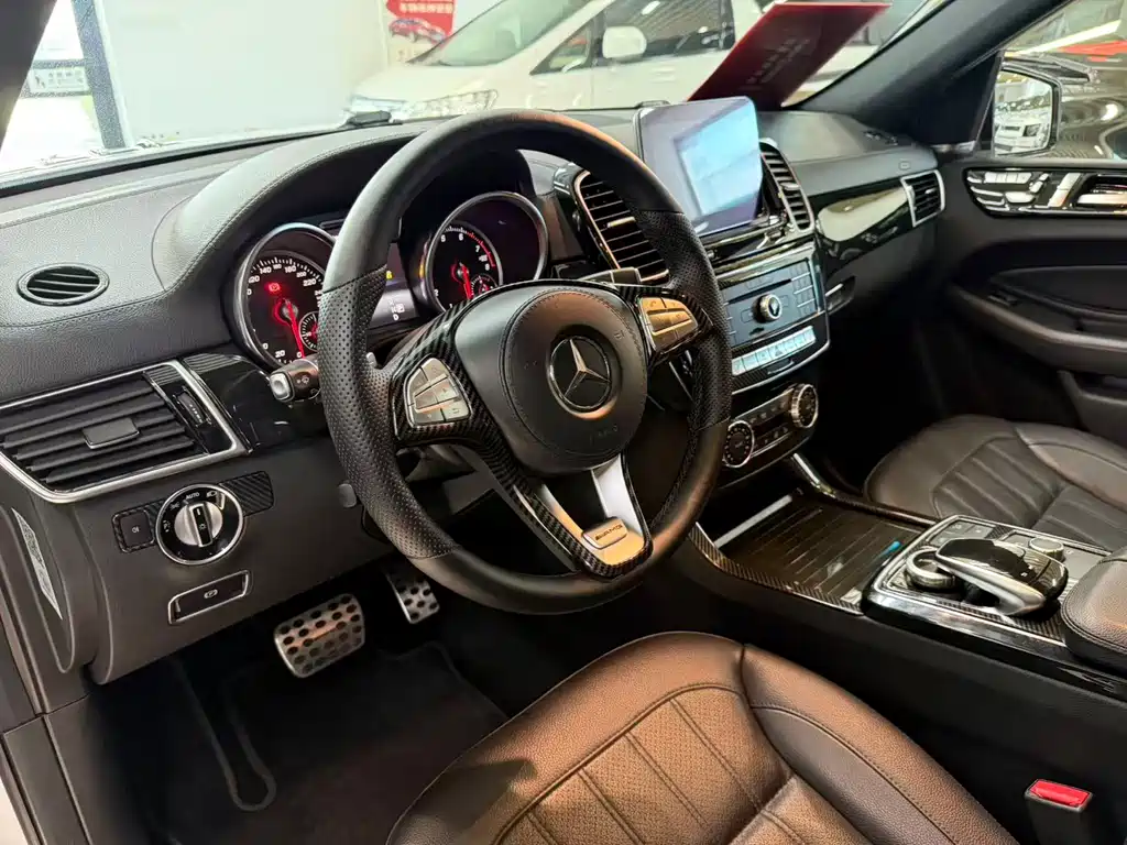 Mercedes-Benz GLS 2017 — фото 9
