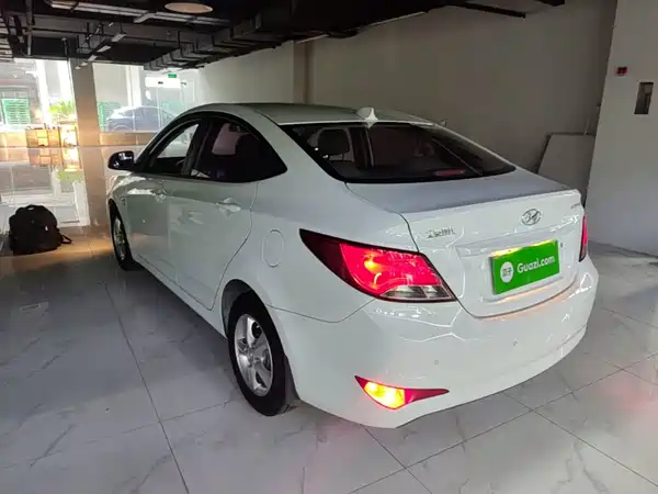 Hyundai Accent 2015