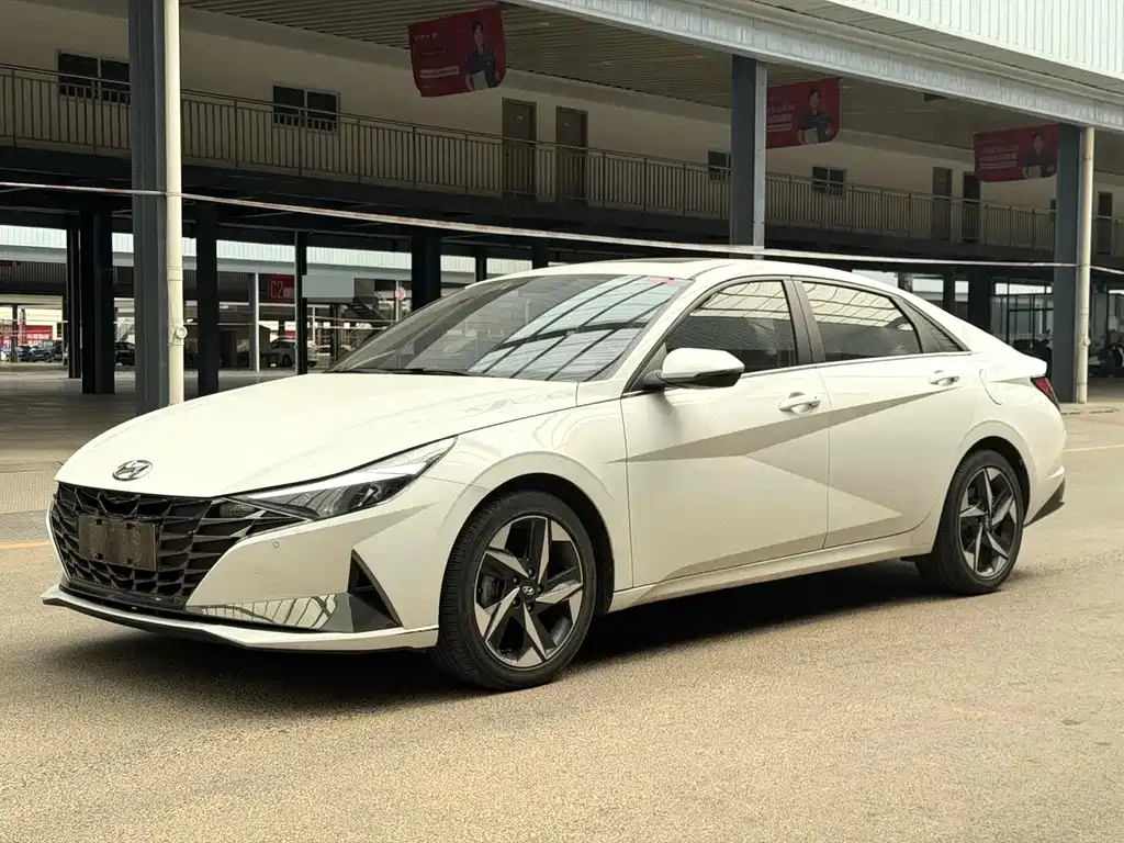 Hyundai Elantra 2022 — фото 1