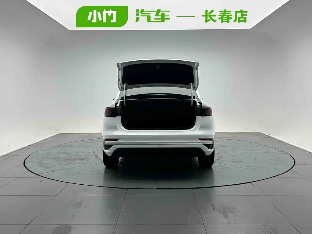 Geely Emgrand 2023