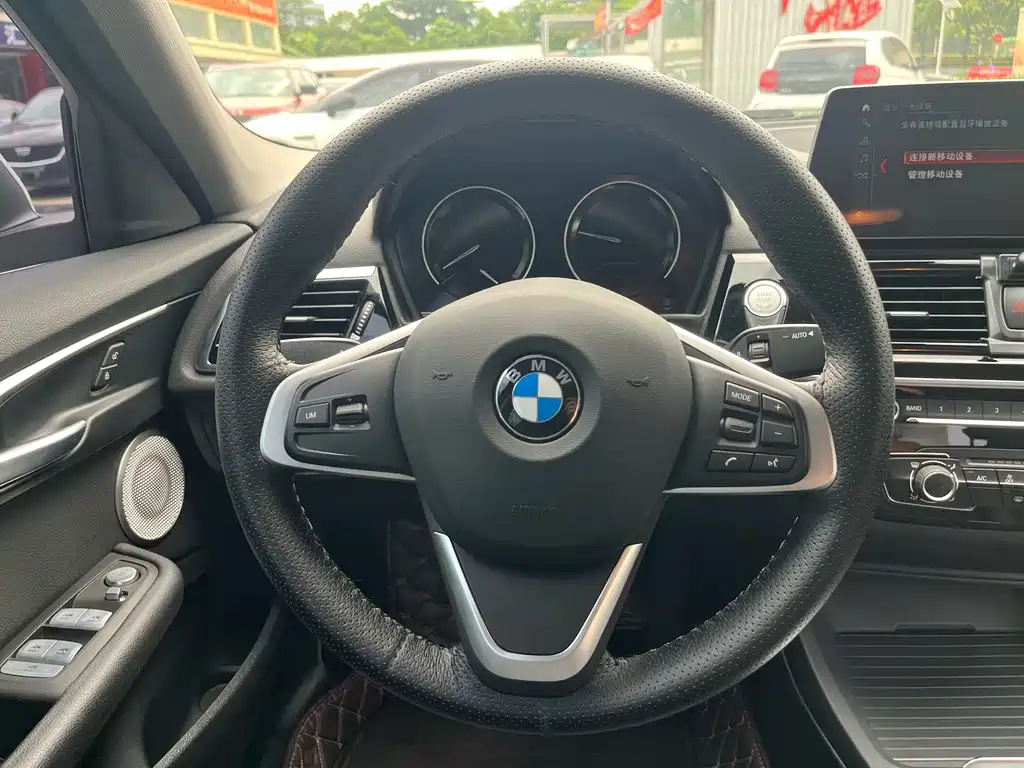 BMW 1 Series 2023 — фото 15