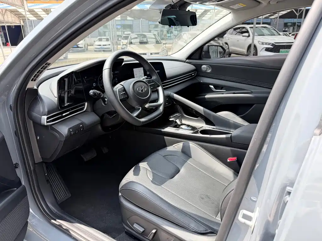 Hyundai Elantra 2022