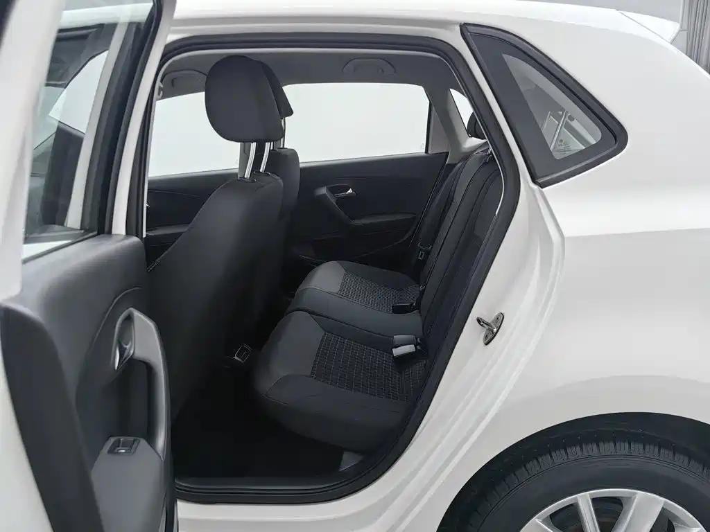 Volkswagen Polo 2015 — фото 15