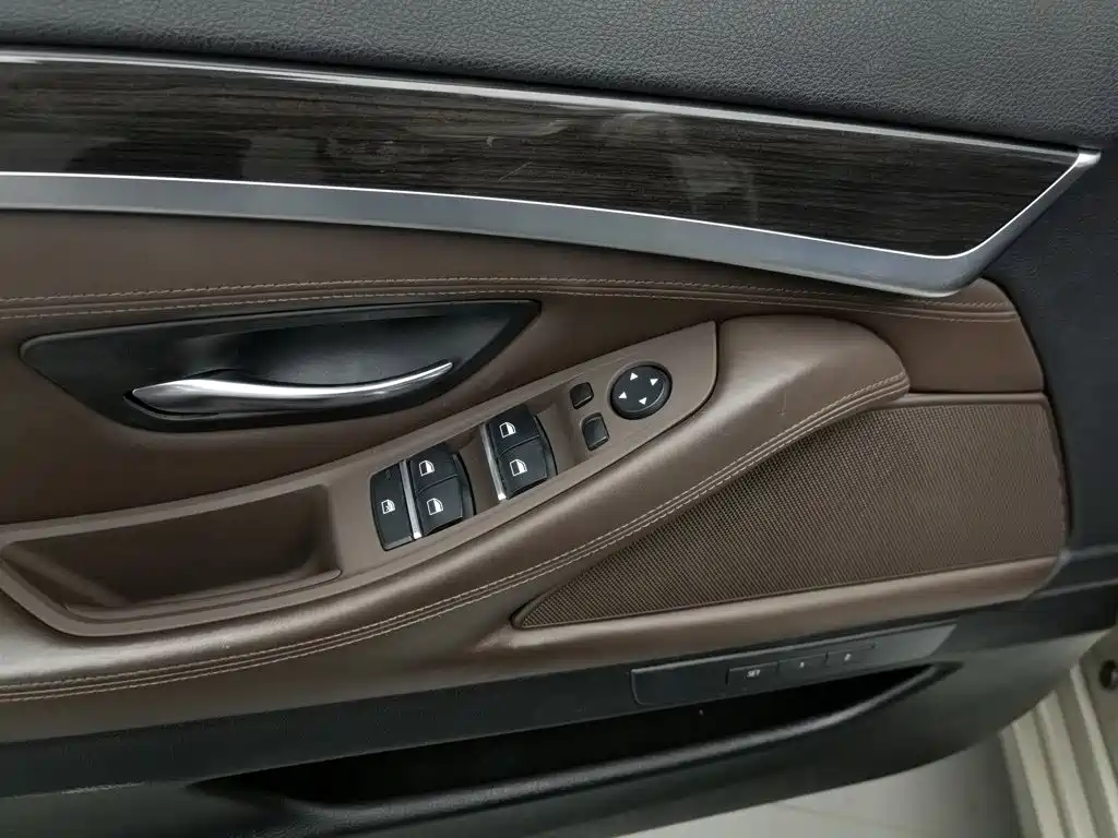 BMW 5 Series 2015 — фото 9