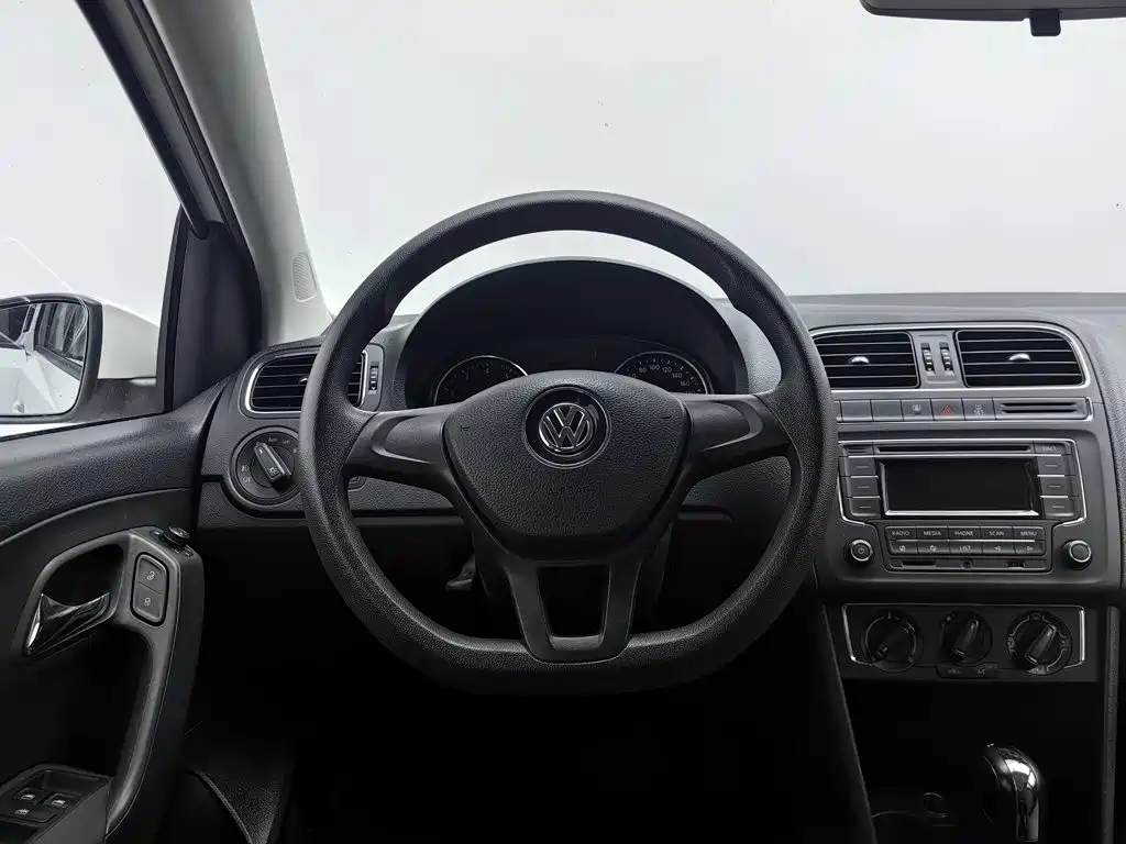 Volkswagen Polo 2015 — фото 11