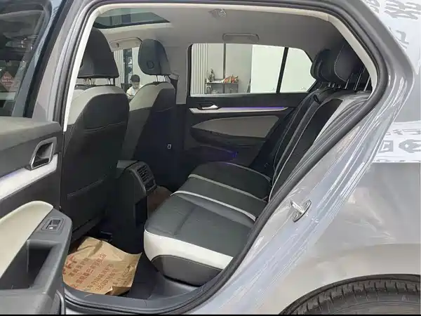 Volkswagen Golf 2021