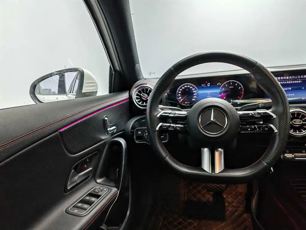 Mercedes-Benz A-Class 2023 — фото 9