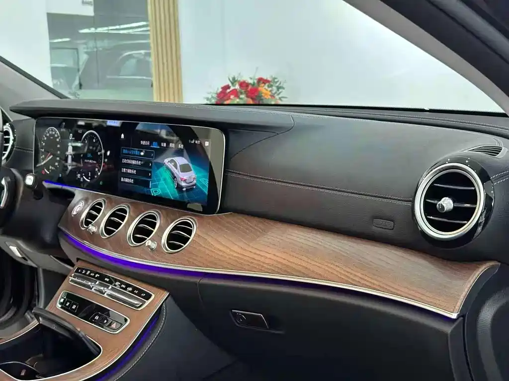 Mercedes-Benz E-Class 2021 — фото 17