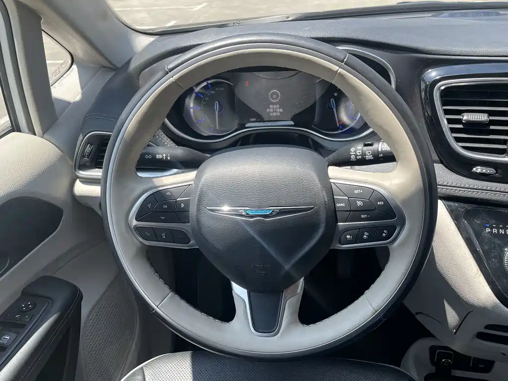 Chrysler Grand Voyager PHEV 2025 — фото 13