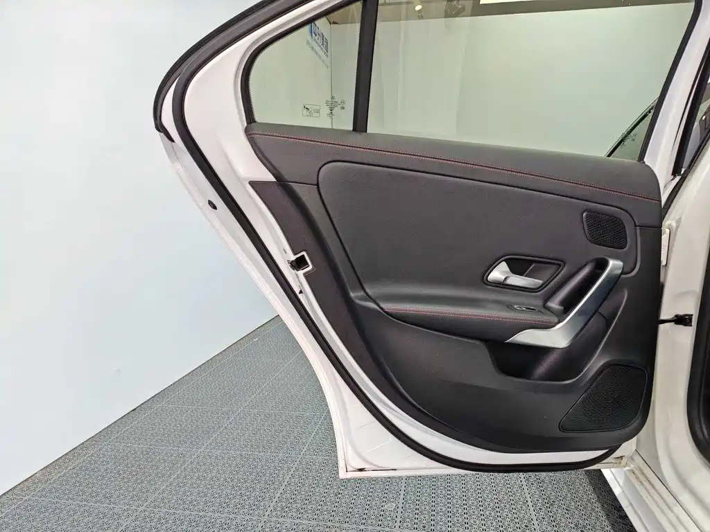 Mercedes-Benz A-Class 2019 — фото 14
