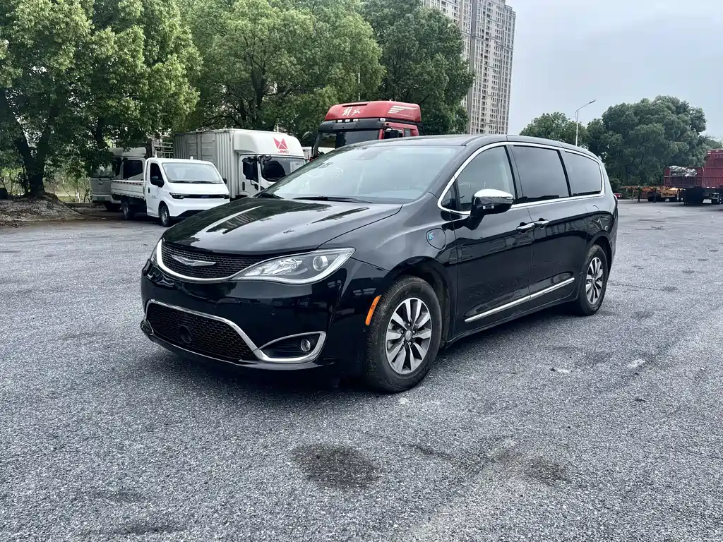 Chrysler Grand Voyager PHEV 2025 — фото 1