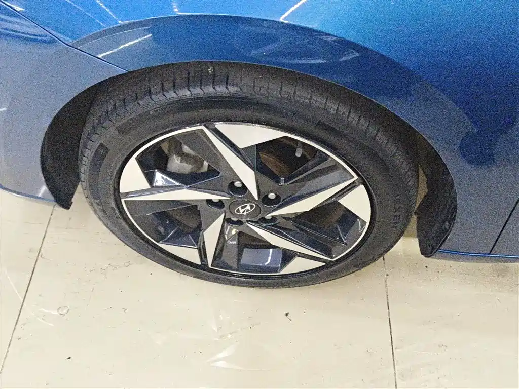 Hyundai Elantra 2021 — фото 23