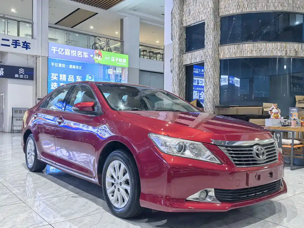 Toyota Camry 2014 — фото 3
