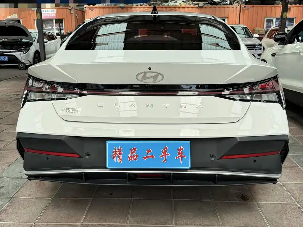 Hyundai Elantra 2023