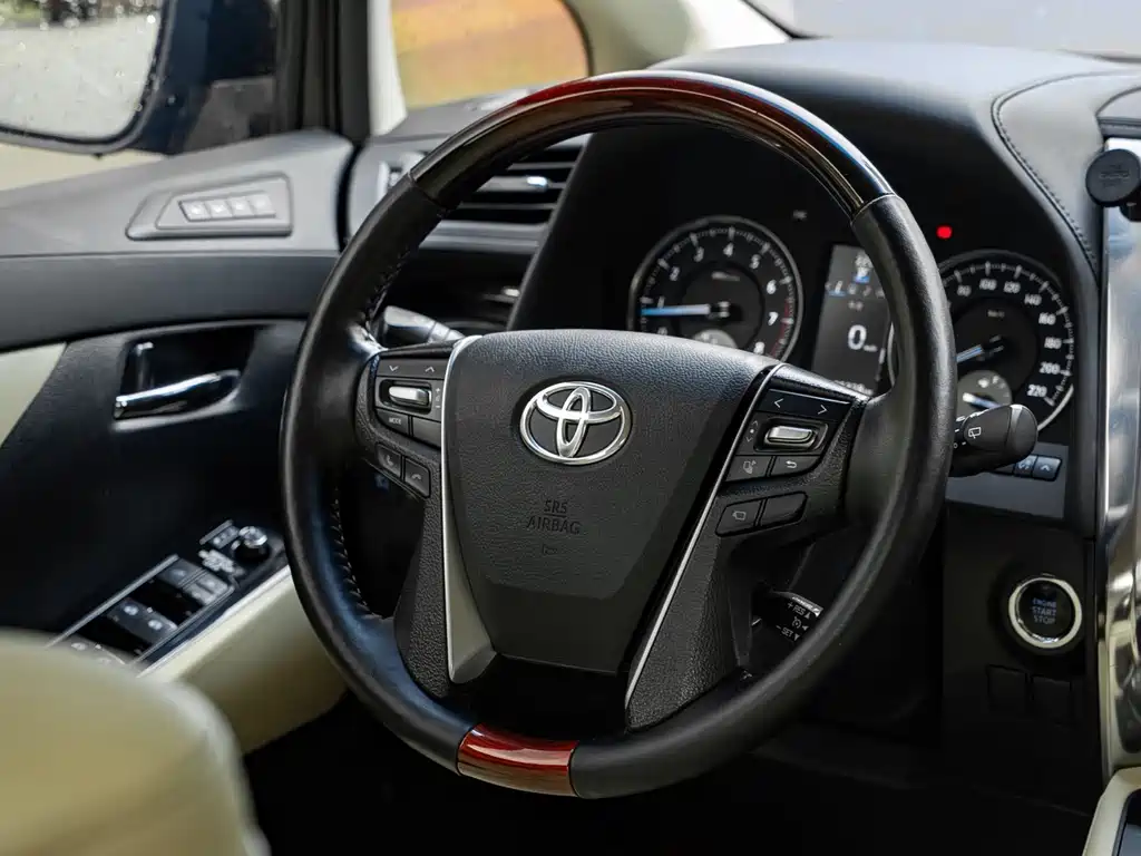 Toyota Alphard 2016 — фото 10