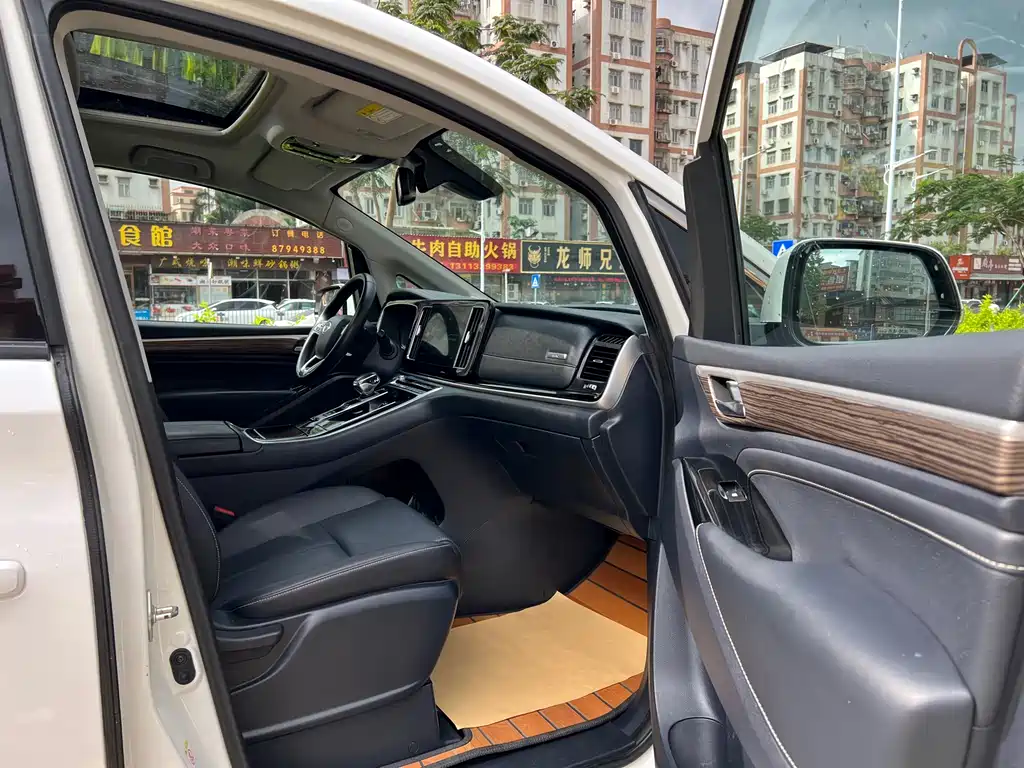 GAC Motor Trumpchi M8 2022 — фото 9