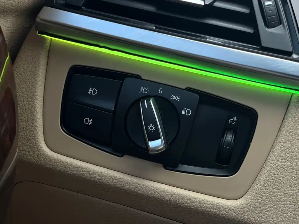BMW 3 Series 2015 — фото 18