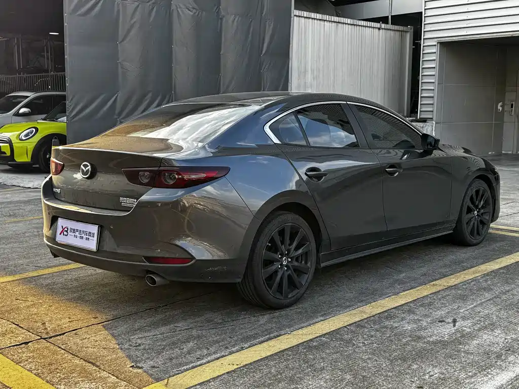 Mazda 3 Axela 2023 — фото 16