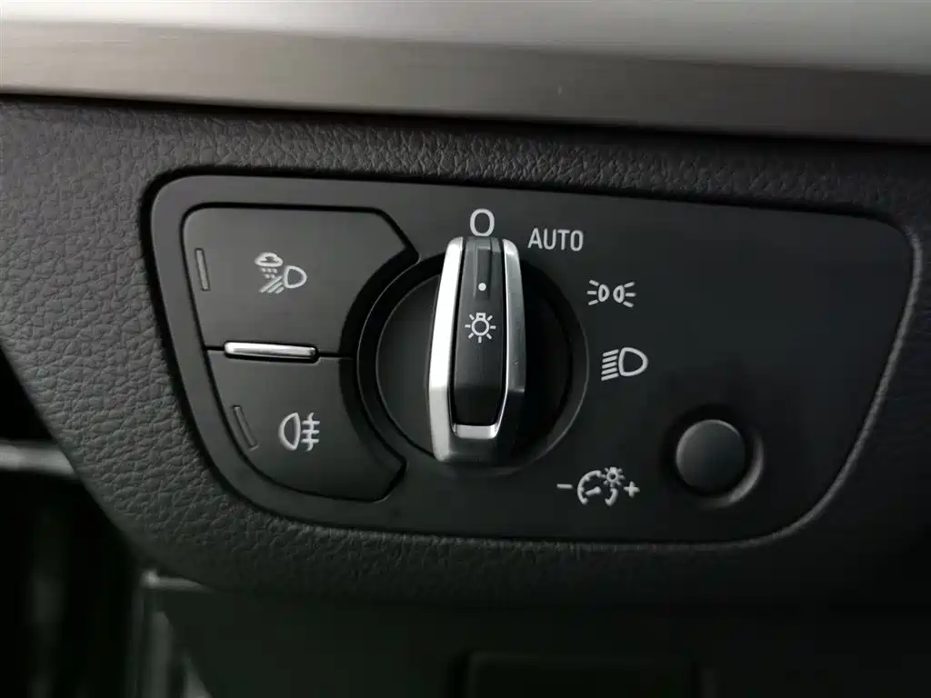 Audi Q5L 2020 — фото 21