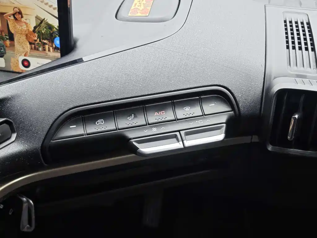 Baojun KiWi EV 2022 — фото 15