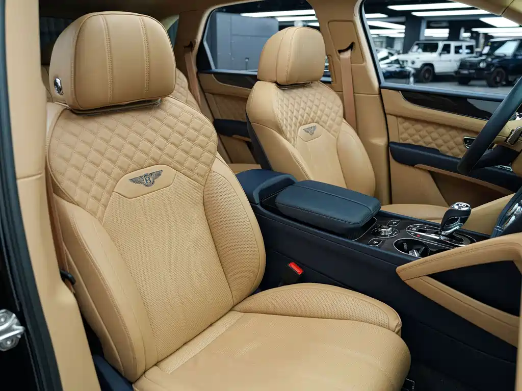 Bentley Bentayga 2021 — фото 16