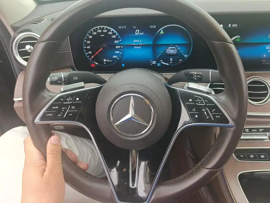 Mercedes-Benz E-Class 2021 — фото 15