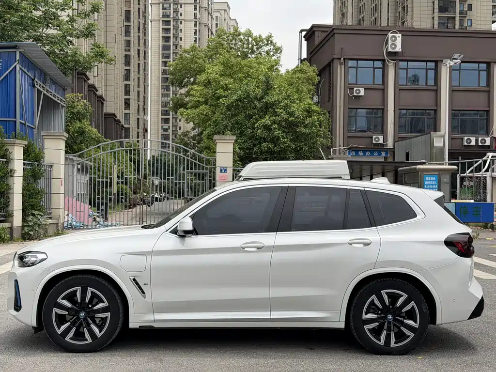 BMW iX3 2021 — фото 3