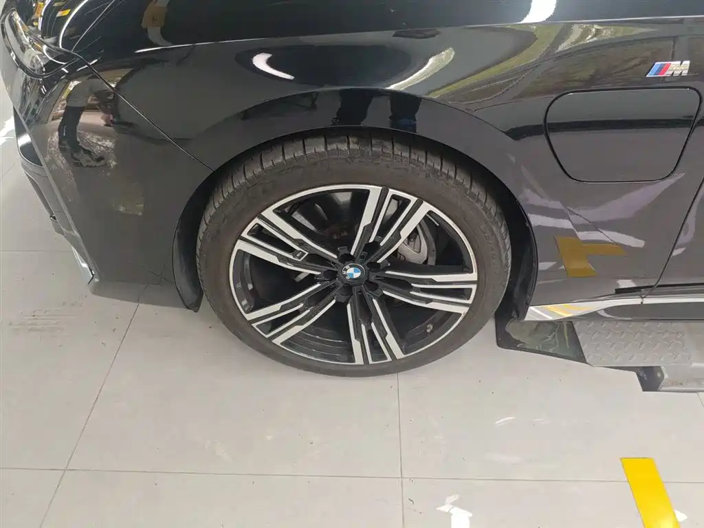 BMW i7 2023 — фото 25