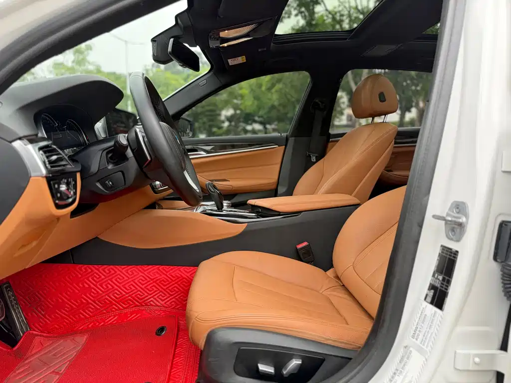 BMW 5 Series 2018 — фото 12