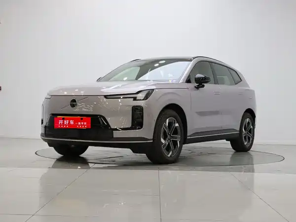 Volvo XC70 Plug-In Hybrid 2025