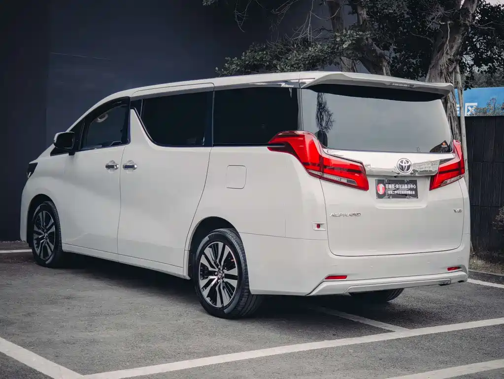 Toyota Alphard 2018 — фото 8