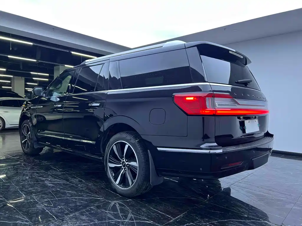 Lincoln Navigator 2019 — фото 17