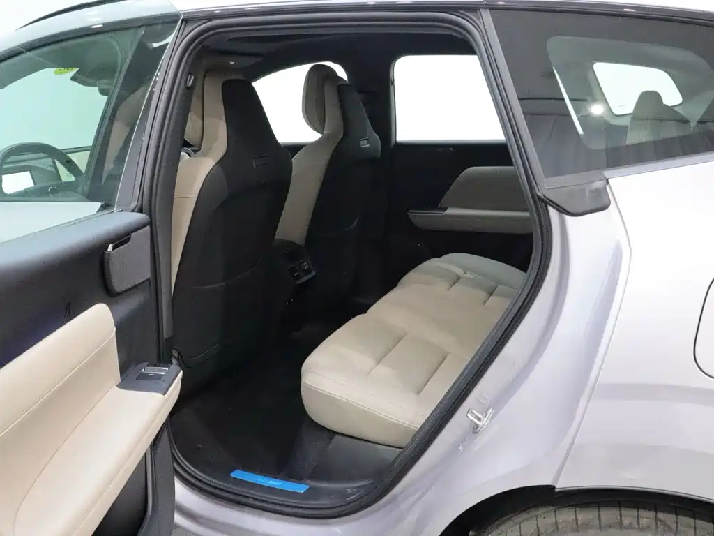 Volvo XC70 Plug-In Hybrid 2025 — фото 13