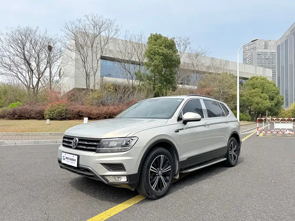 Volkswagen Tiguan L 2019 — фото 1
