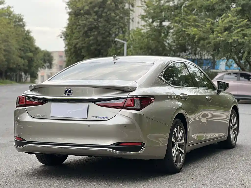 Lexus ES 2021 — фото 14