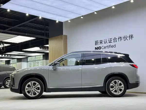 NIO ES8 2021