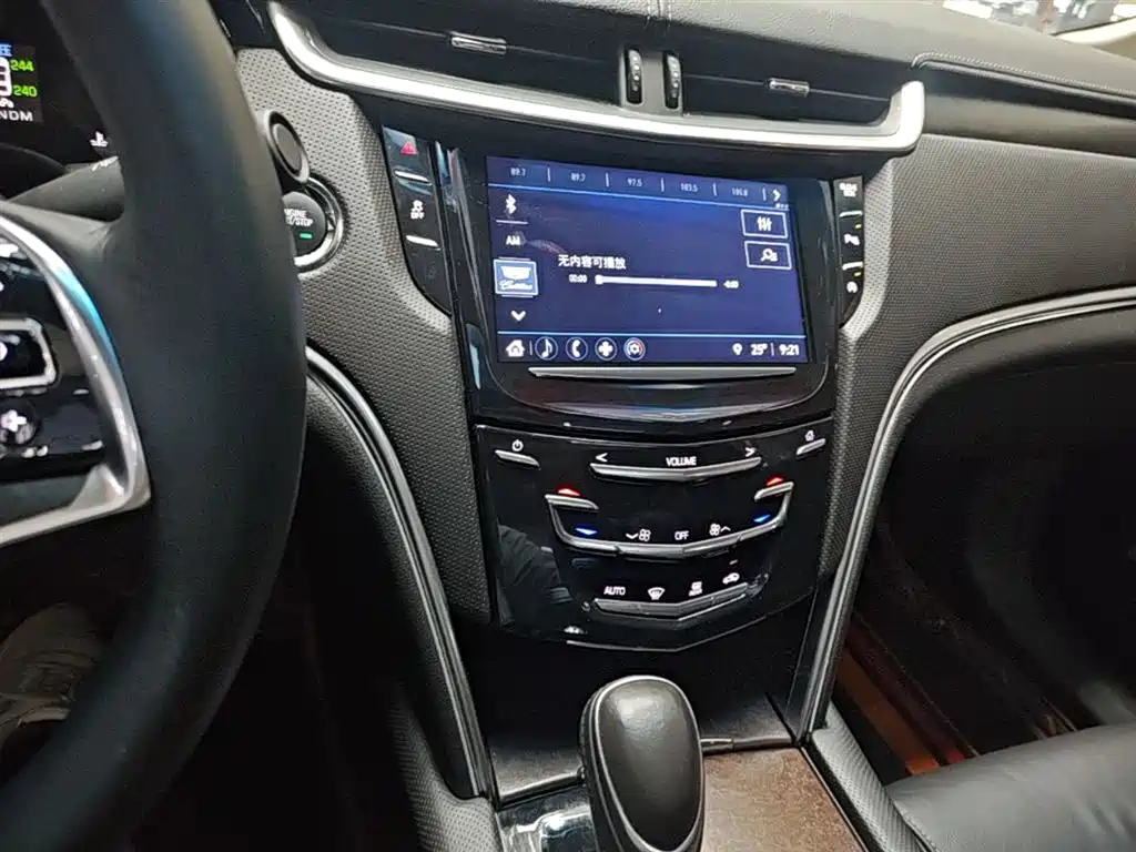 Cadillac XTS 2019 — фото 13