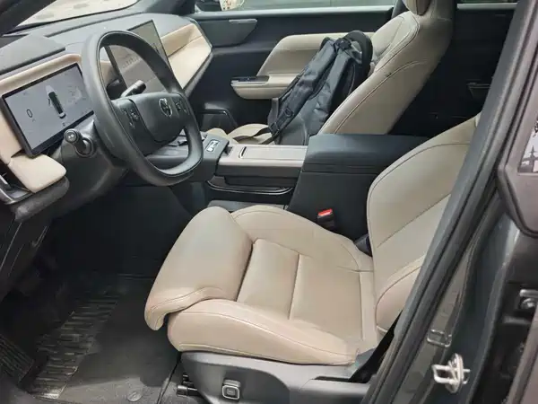 Volvo XC70 Plug-In Hybrid 2025