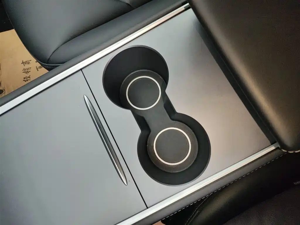 Tesla Model Y 2023 — фото 9