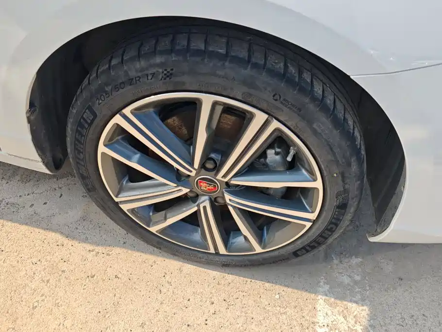 Roewe i5 2019