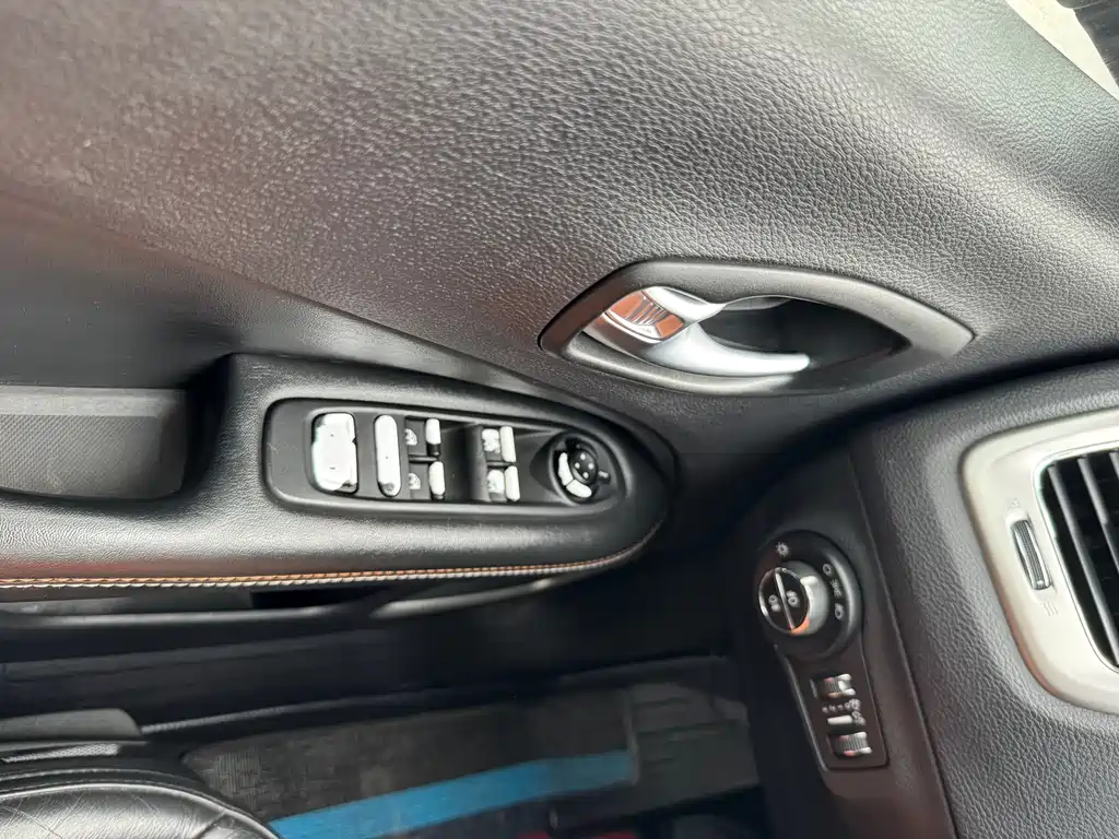 Jeep Compass 2017 — фото 9