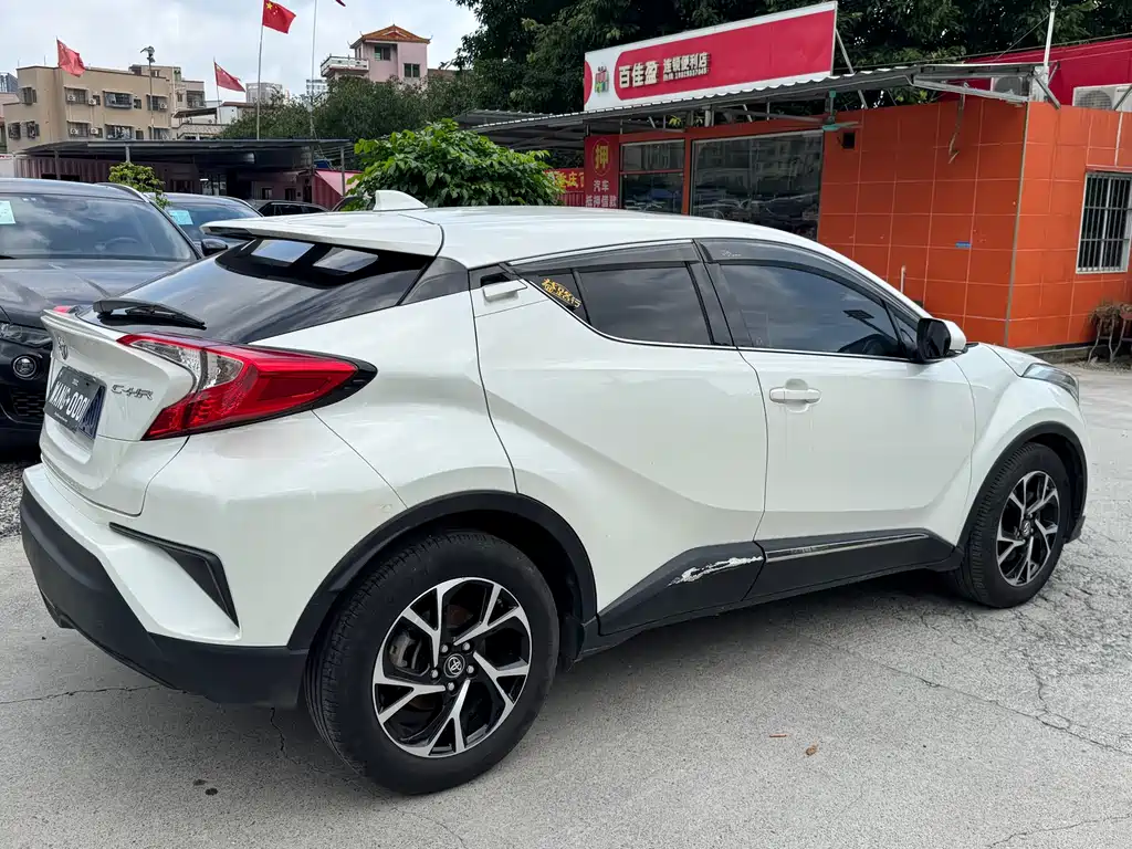 Toyota C-HR 2019 — фото 6